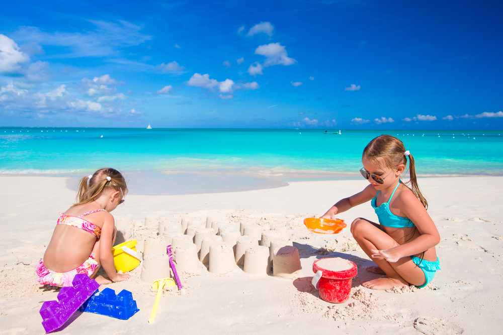 13 giochi divertenti da fare in spiaggia con i vostri bambini