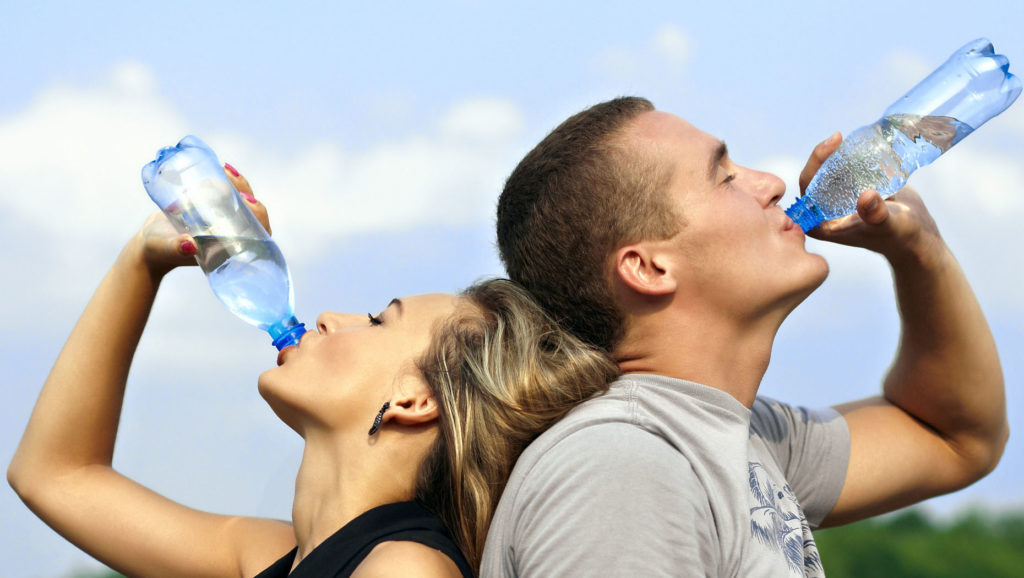 Quanta acqua bere al giorno? Dai 2 ai 3 litri. Ecco perché bere-tanta-acqua