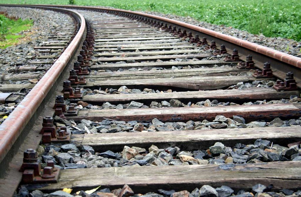 Traversine ferroviarie: Dove comprarle bonificate e come smaltirle traversine ferroviarie